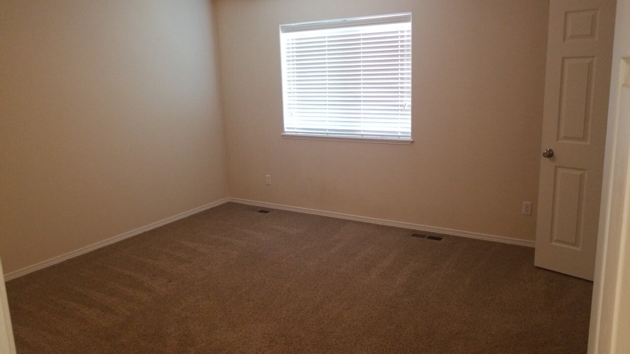 Building Photo - 1041 Alturas Dr