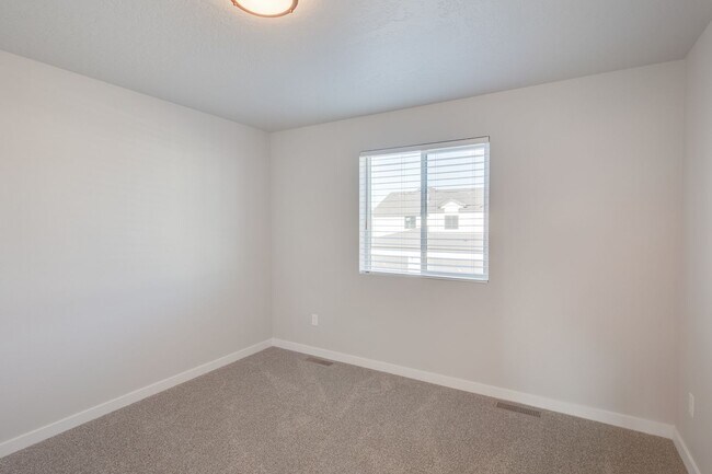 Building Photo - Now Leasing this Modern 3 Bedroom Townhome!