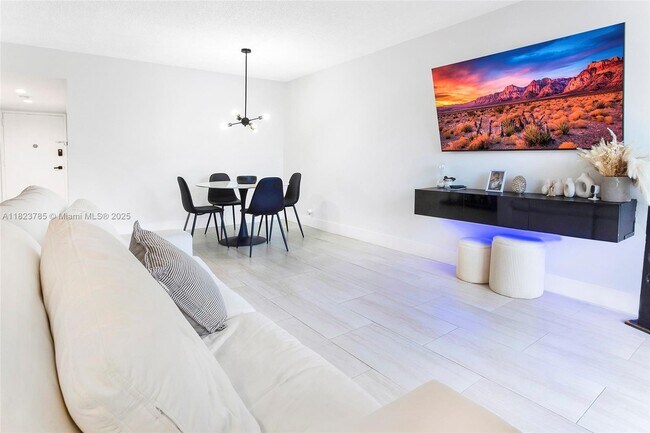 Building Photo - 2821 N Miami Beach Blvd