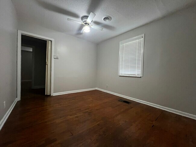 Building Photo - 1450 Gold Ave