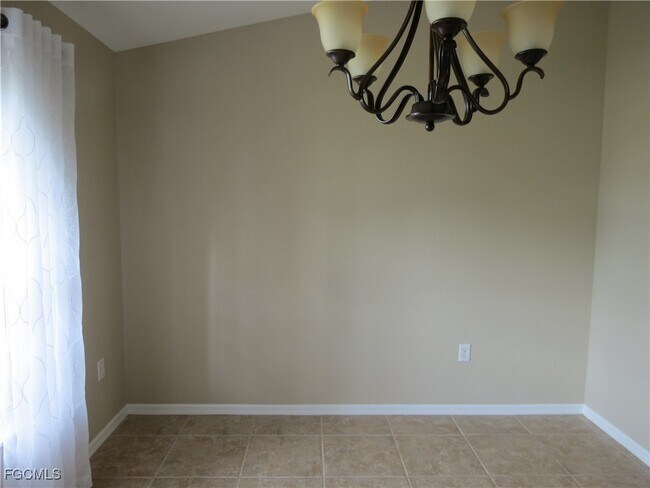 Building Photo - 4145 SW 9th Ave