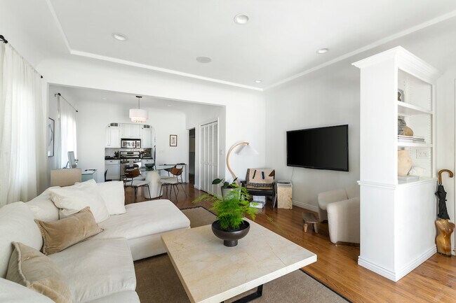 Building Photo - 856 Huntley Dr