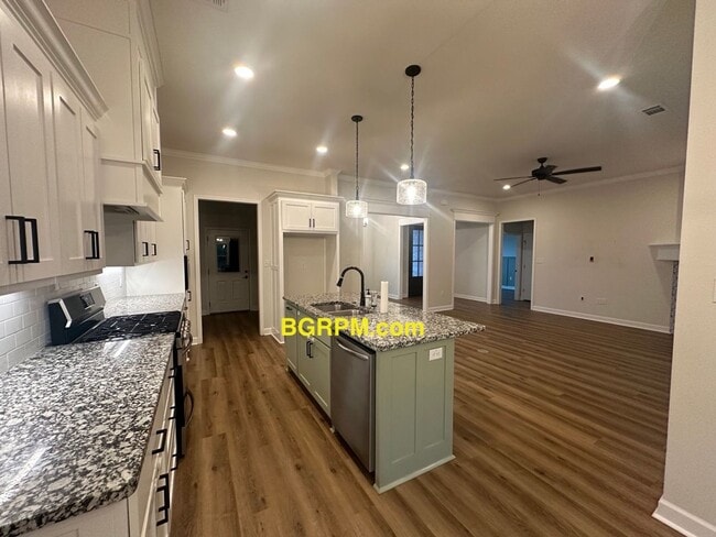Building Photo - 4 BD 2 BA
