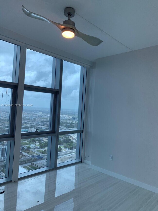 Building Photo - 851 NE 1st Ave