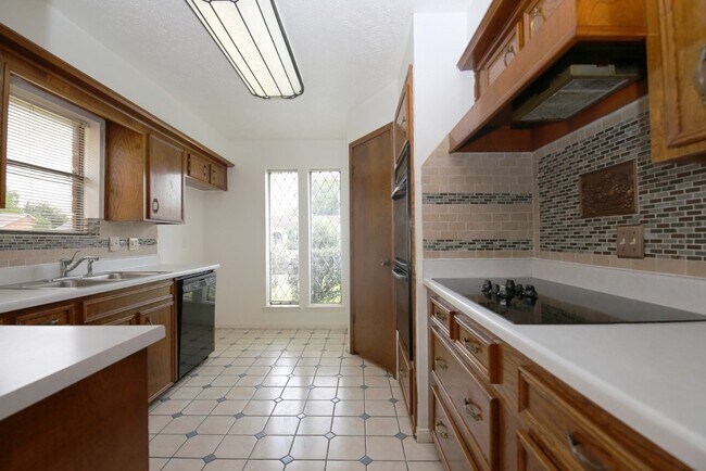 Building Photo - 11662 Sagewillow Ln