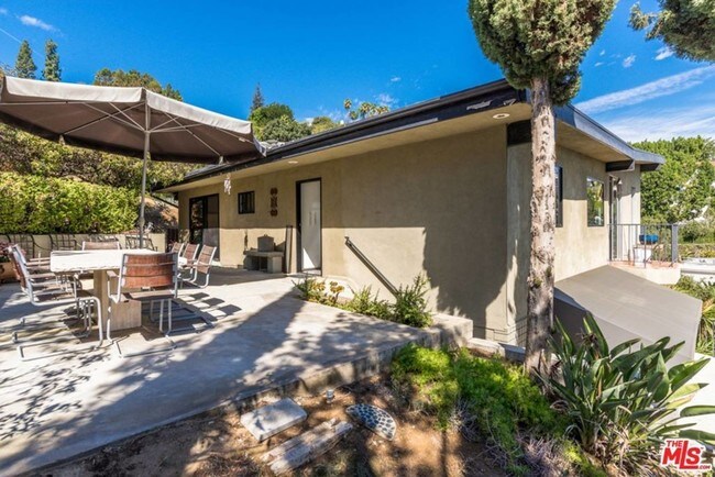 Building Photo - 2175 Ponet Dr