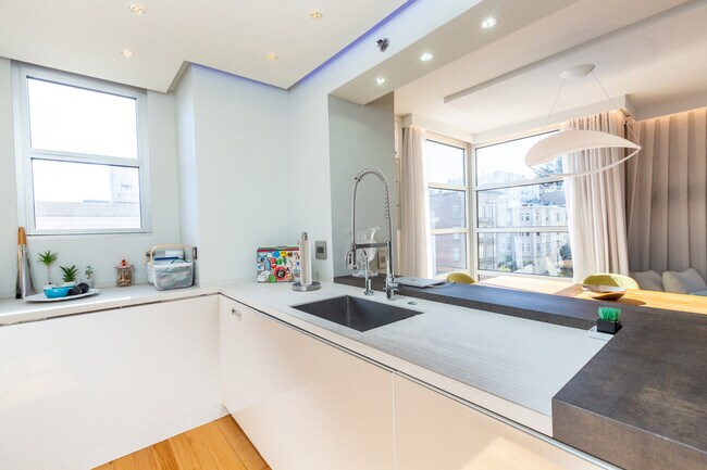 Building Photo - 1800 Washington St