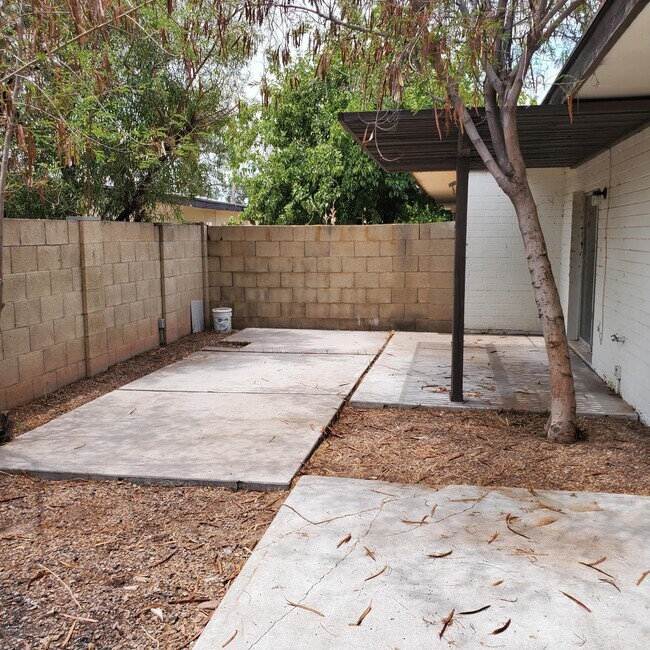 Building Photo - 1719 E Gaylon Dr