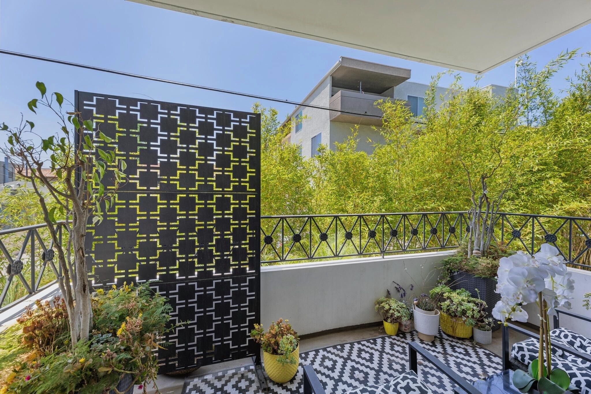 Building Photo - 5253 Vantage Ave