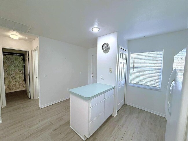 Building Photo - 504 Rose Apple Cir