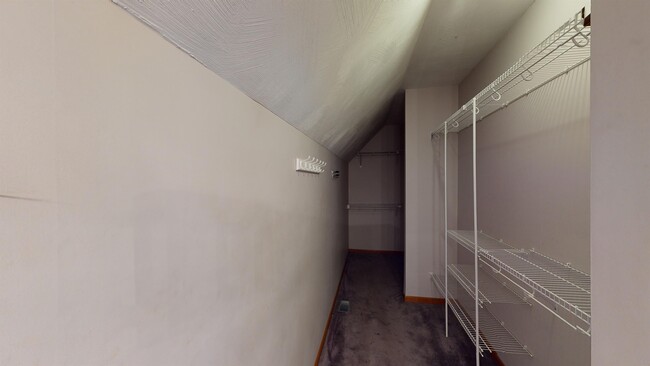 Building Photo - 3922 Ridgedale Dr