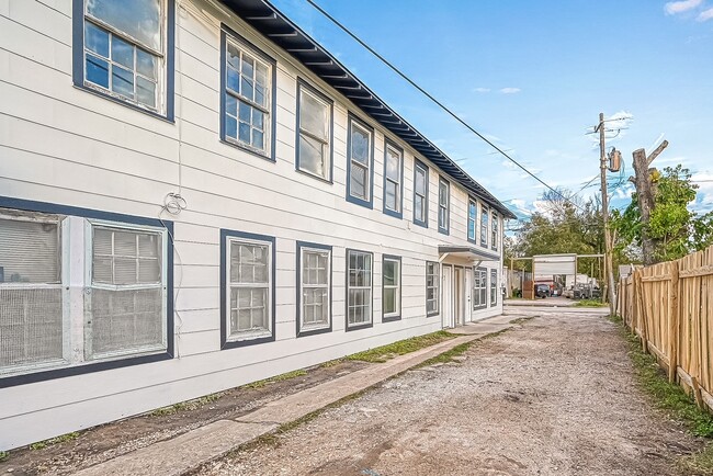 Building Photo - 6420 Conley St