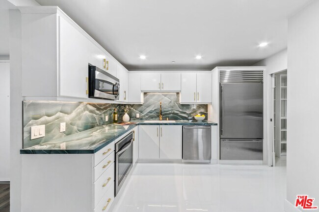 Building Photo - 10445 Wilshire Blvd