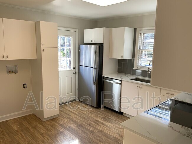 Building Photo - 3633 Carlyle Dr