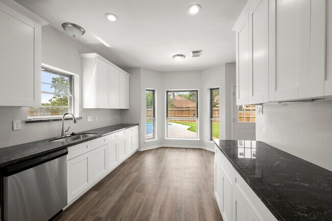 Building Photo - 16518 Elmwood Point Ln
