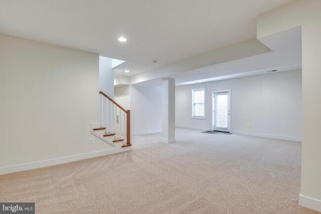 Building Photo - 6665 Fayette St