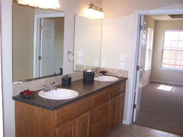 Building Photo - 205 Glover Cir