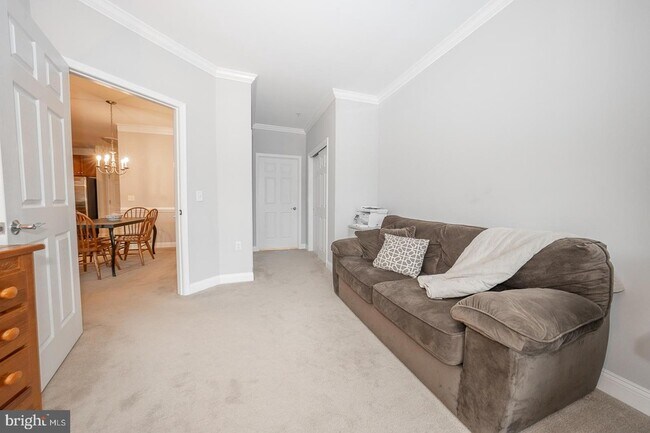 Building Photo - 300 W Elm St