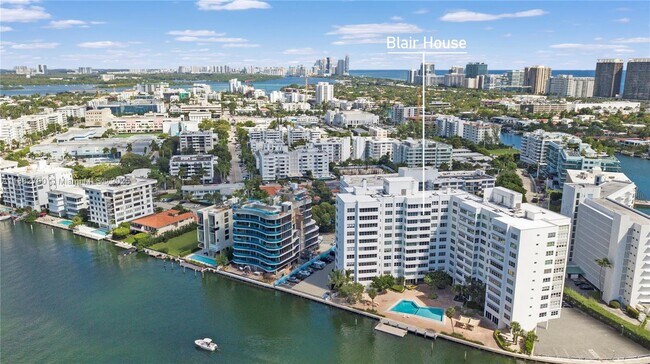 Building Photo - 9100 W Bay Harbor Dr