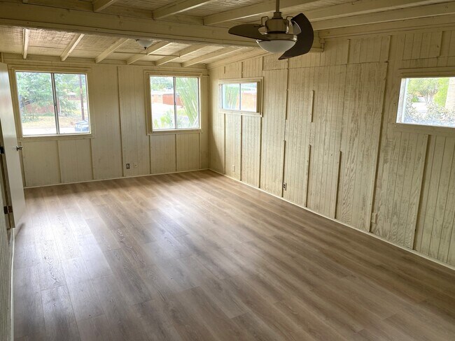 Building Photo - 7268 E Eastview Dr