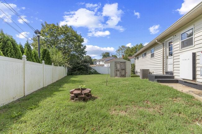 Building Photo - 18 John Collins Cir