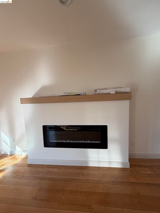 Building Photo - 83 Alamo Ave