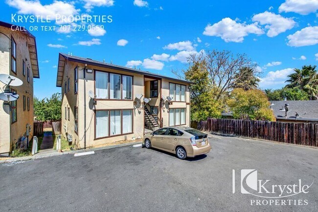 Building Photo - 136 Frisbie St