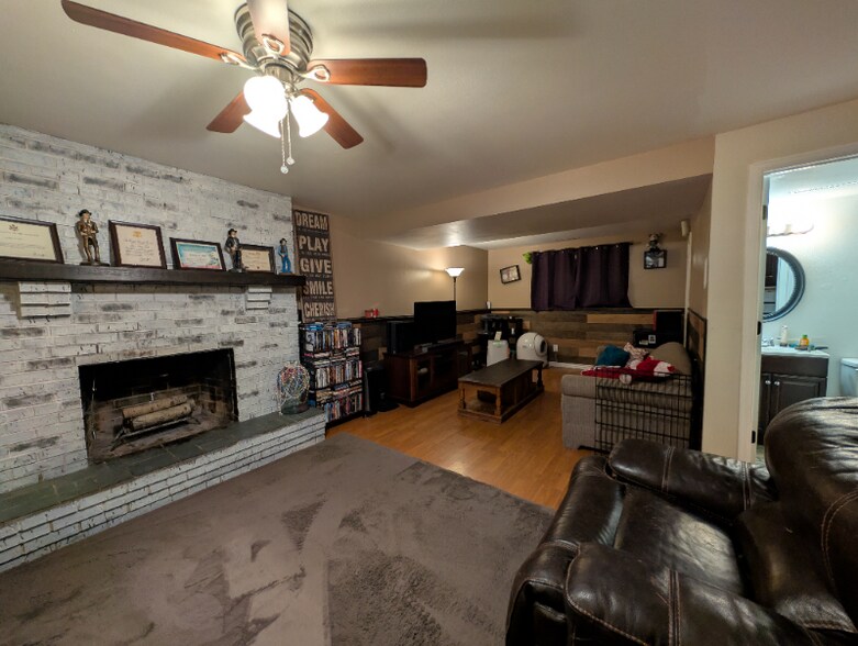 Building Photo - 5315 Villa Cir