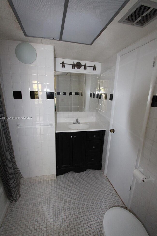 Building Photo - 3101 Oakland Shores Dr