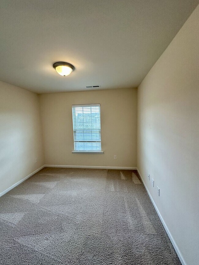 Building Photo - Beautiful, Well Kept, Townhouse in Popular Bridgemill