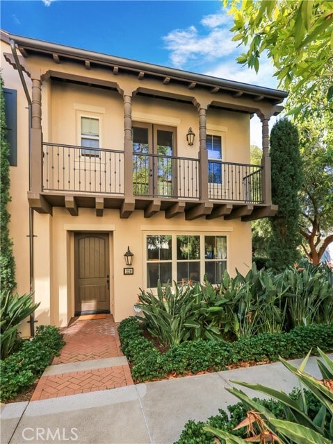 Primary Photo - 220 Kempton