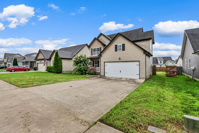 Building Photo - Wonderful 2-story home close to Ft. Campbell