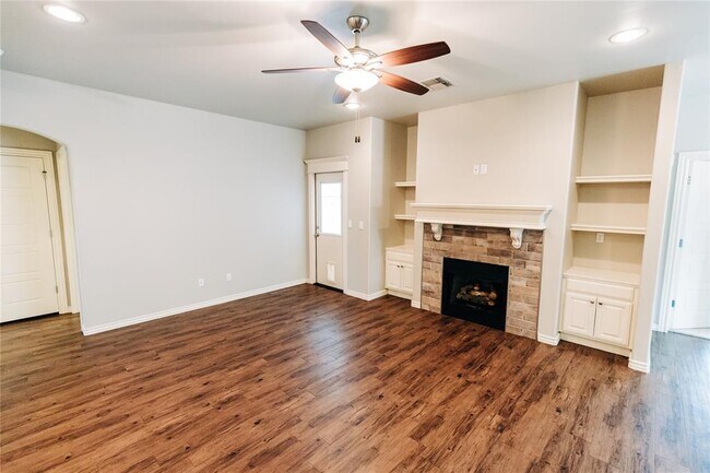 Primary Photo - 8701 SW 37th St