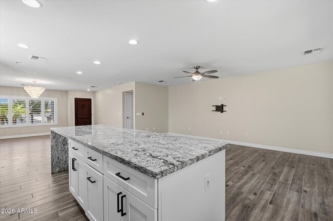 Building Photo - 8642 E San Bruno Dr