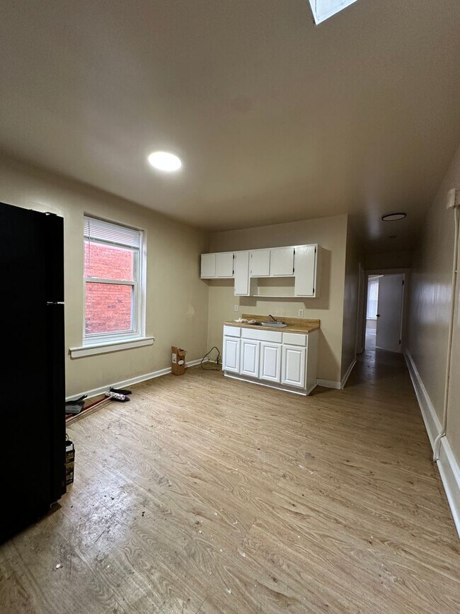 Building Photo - 1306 W Hunting Park Ave