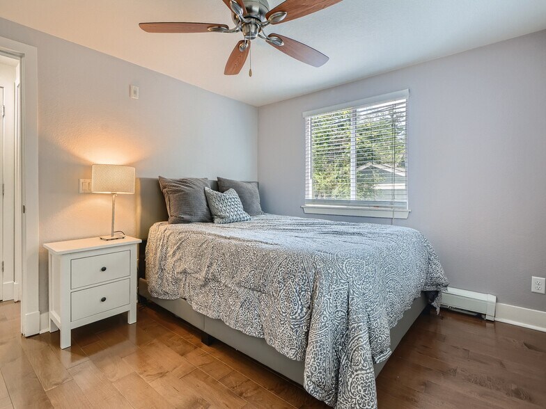 bedroom - 120 S Pennsylvania St