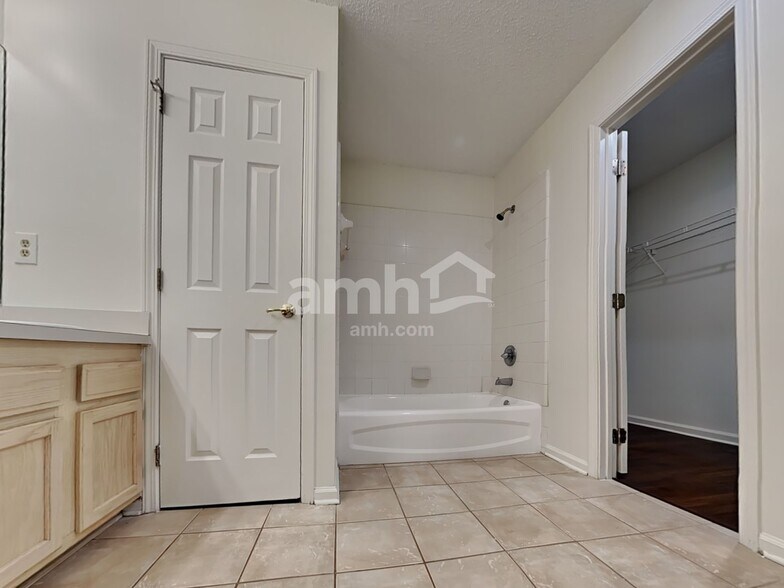 Building Photo - 7804 Spring Branch Dr S