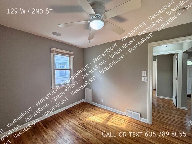 Building Photo - 129 W 42nd St