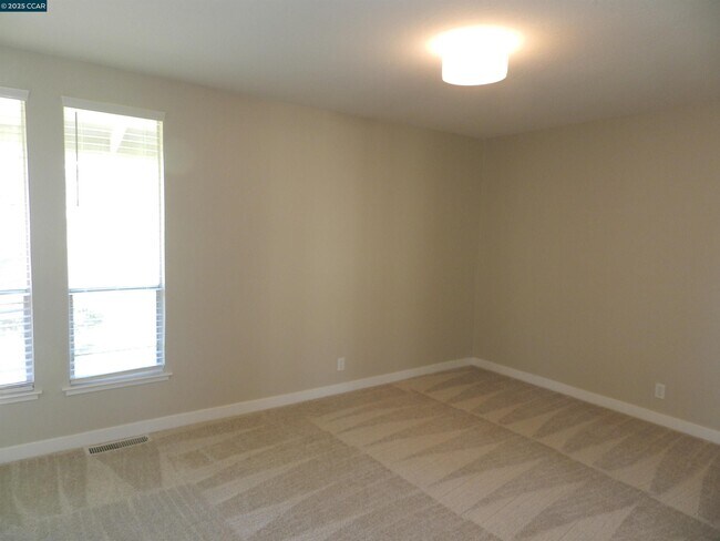 Building Photo - 5519 Roundtree Dr