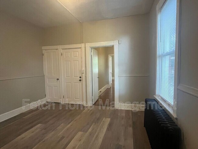 Building Photo - 552 Pershing Ave