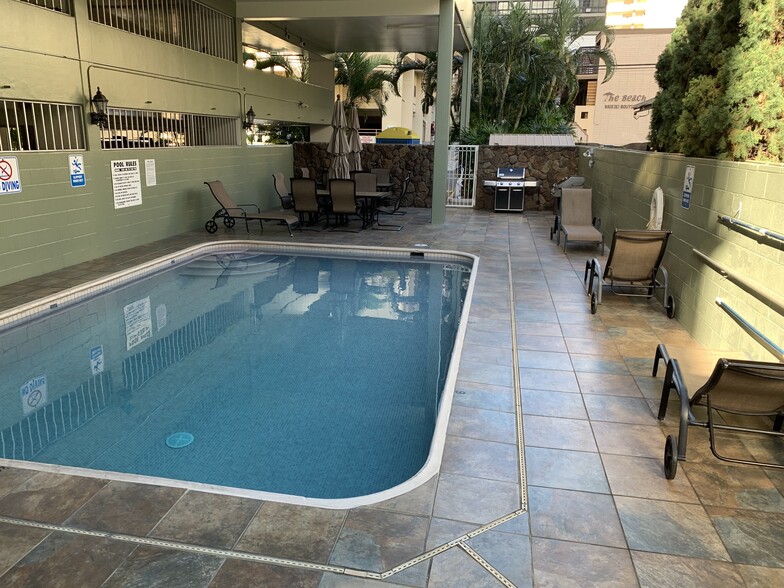 Pool - 2575 Kuhio Ave