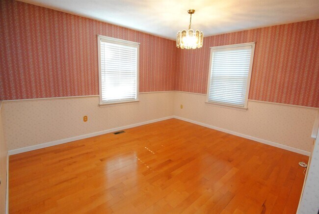 Building Photo - 78 Cadogan Way