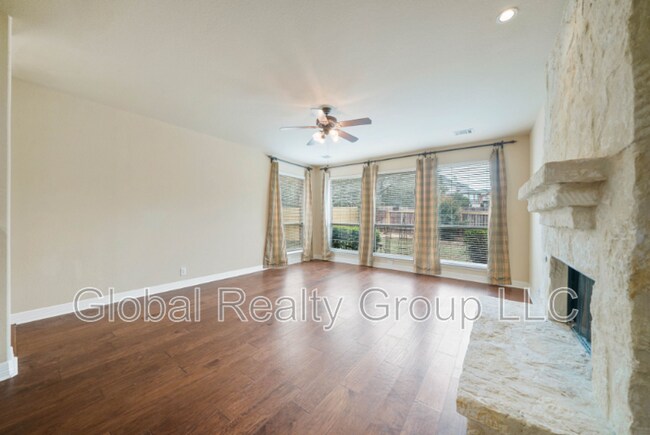 Building Photo - 431 Calm Springs