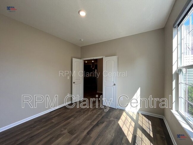 Building Photo - 5360 Branchville Dr
