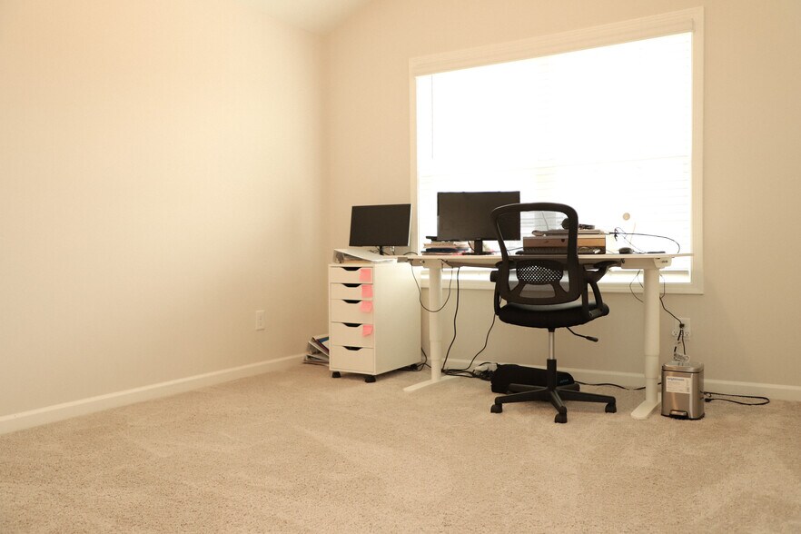 Building Photo - 810 Tiger Trl