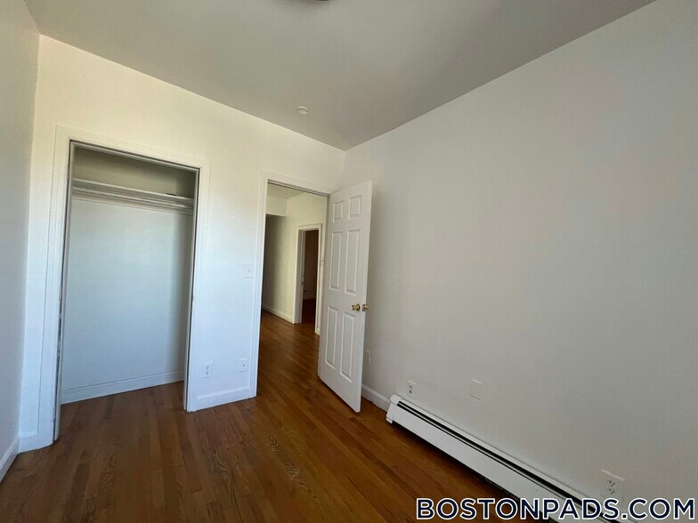 Building Photo - 848 Huntington Ave