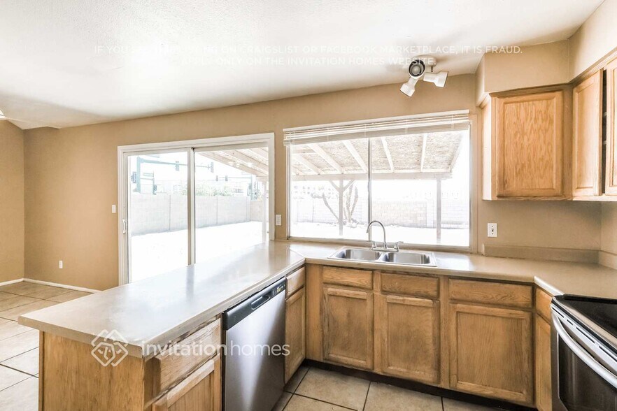 Building Photo - 3410 N 90th Dr
