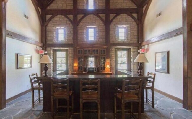 Building Photo - Manor of Craughwell Condo!
