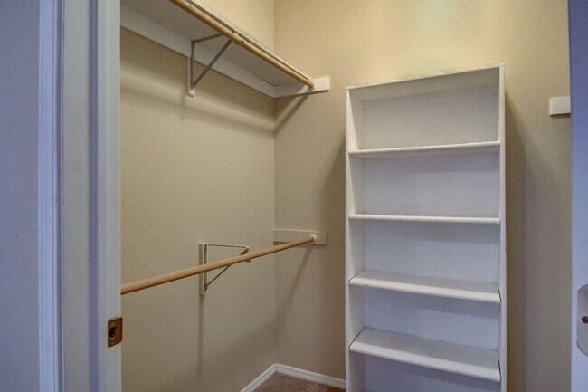 Building Photo - 3855 Strawberry Field Grove