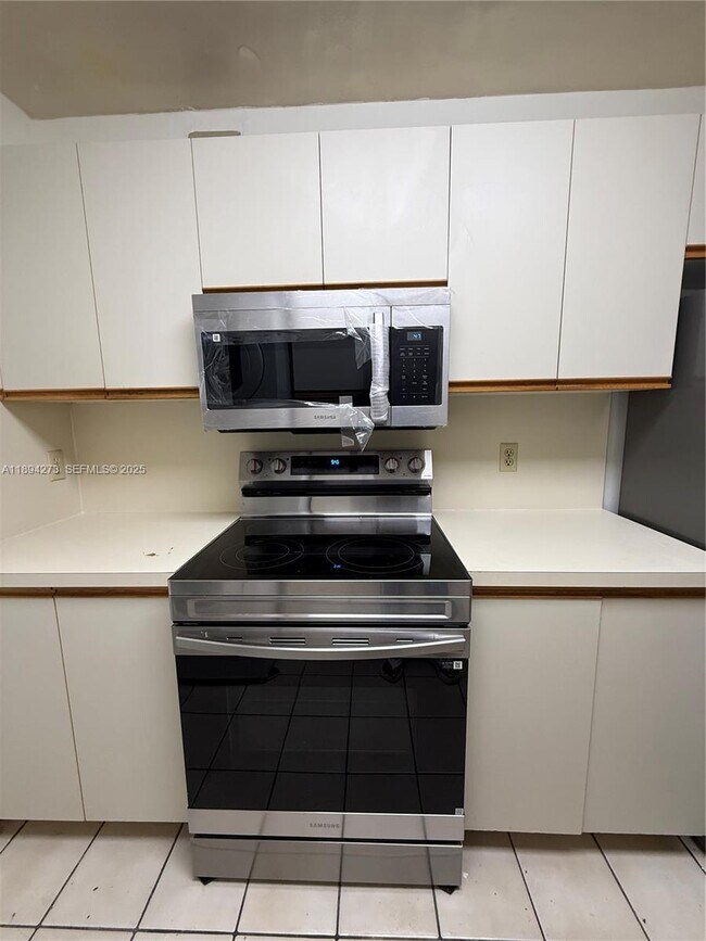 Building Photo - 7925 SW 86th St